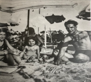 Giovanni, Flora, Emma  e Giovanna.  Riviera ligure, 1932