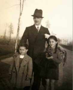 Giovanni con i figli Prospero e Flora  Casale, 1938